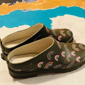 Garden slip-ins/Rain with rainbows.